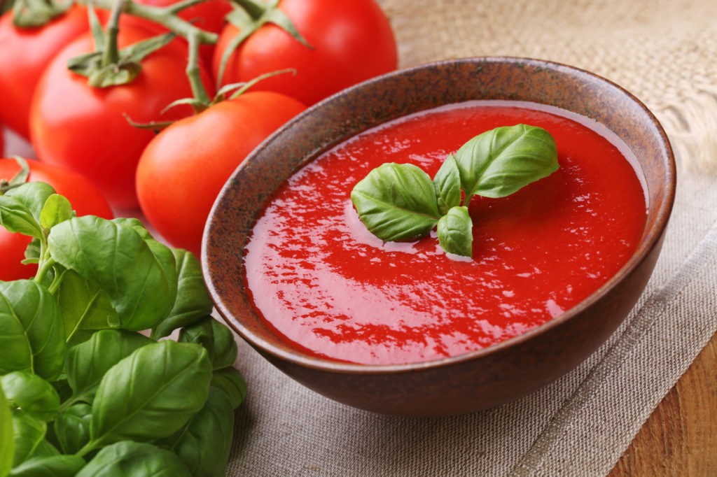 Tomaten passieren - tomatensuppe